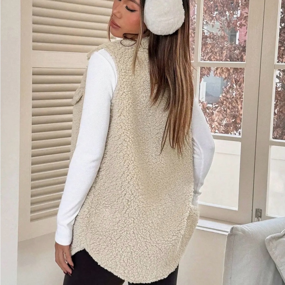 Women's Cream Sherpa Vest - Picture 4 of 4